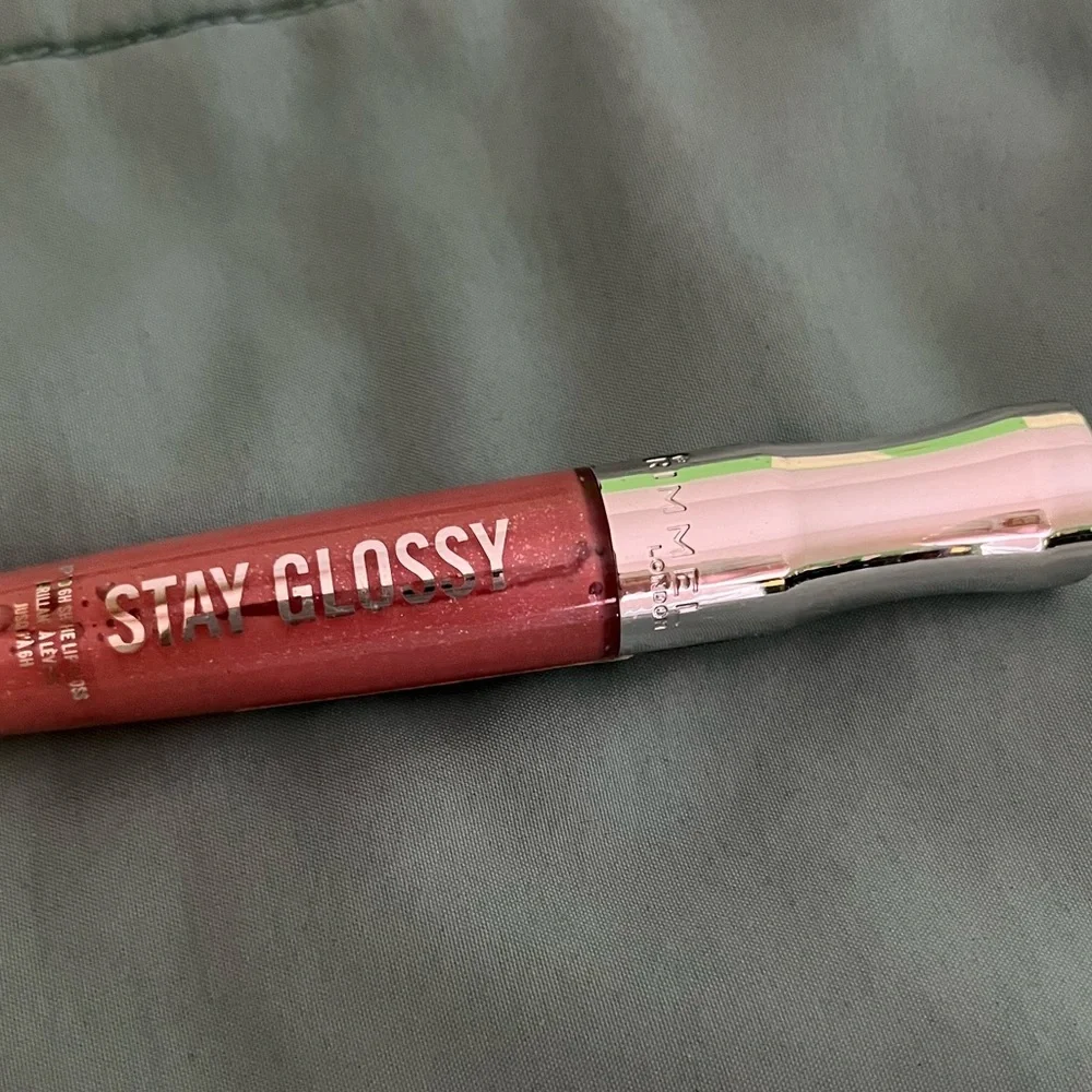 Rimmel London shimmering pink
